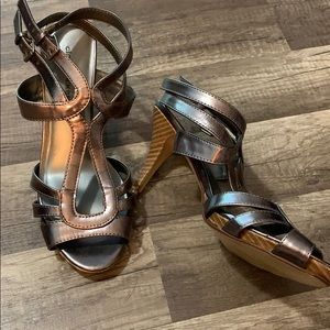 Avenue- Cloudwalkers metallic Heels Size 11w